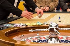 Pengguna mobile menjelajahi slot Midas